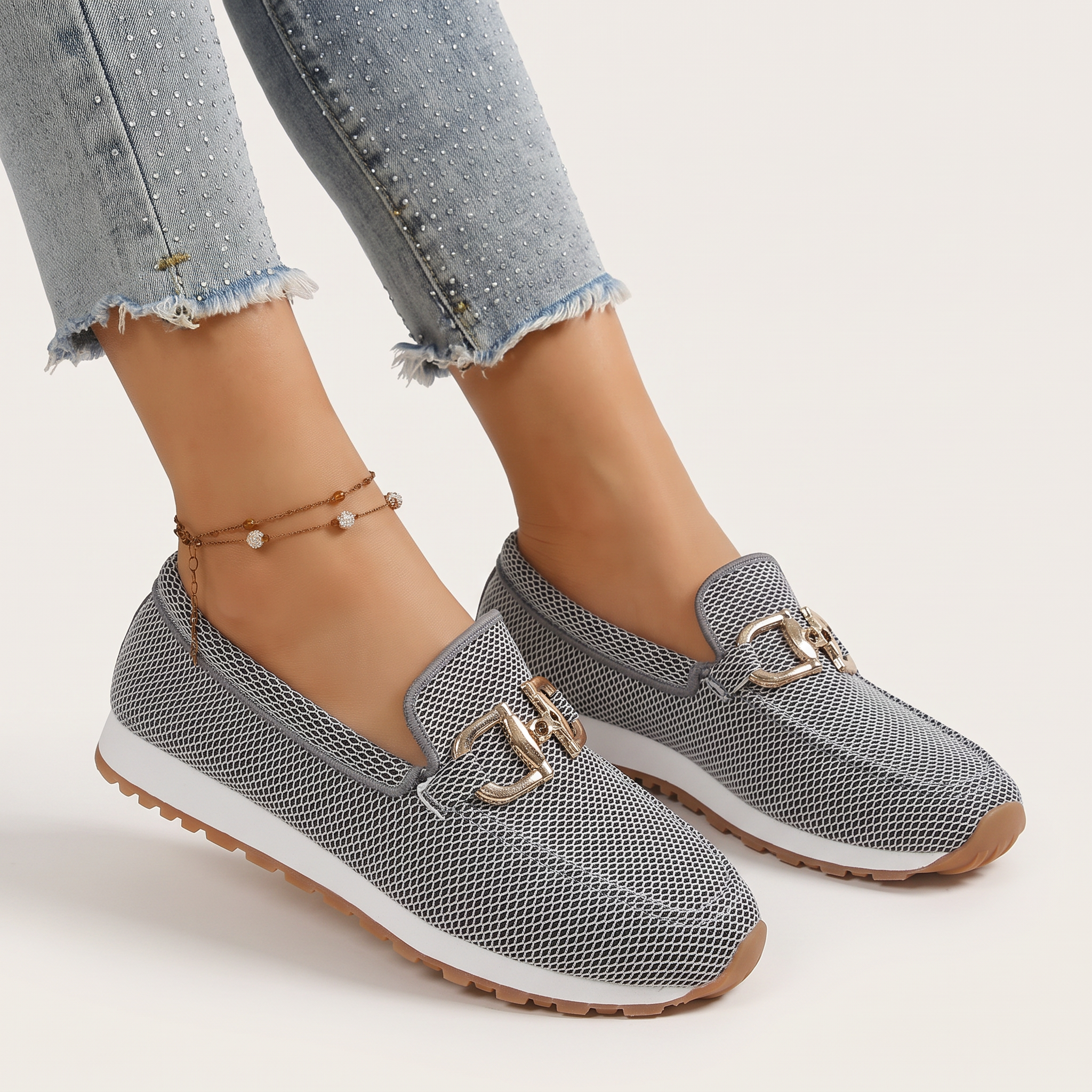 Grey / 9